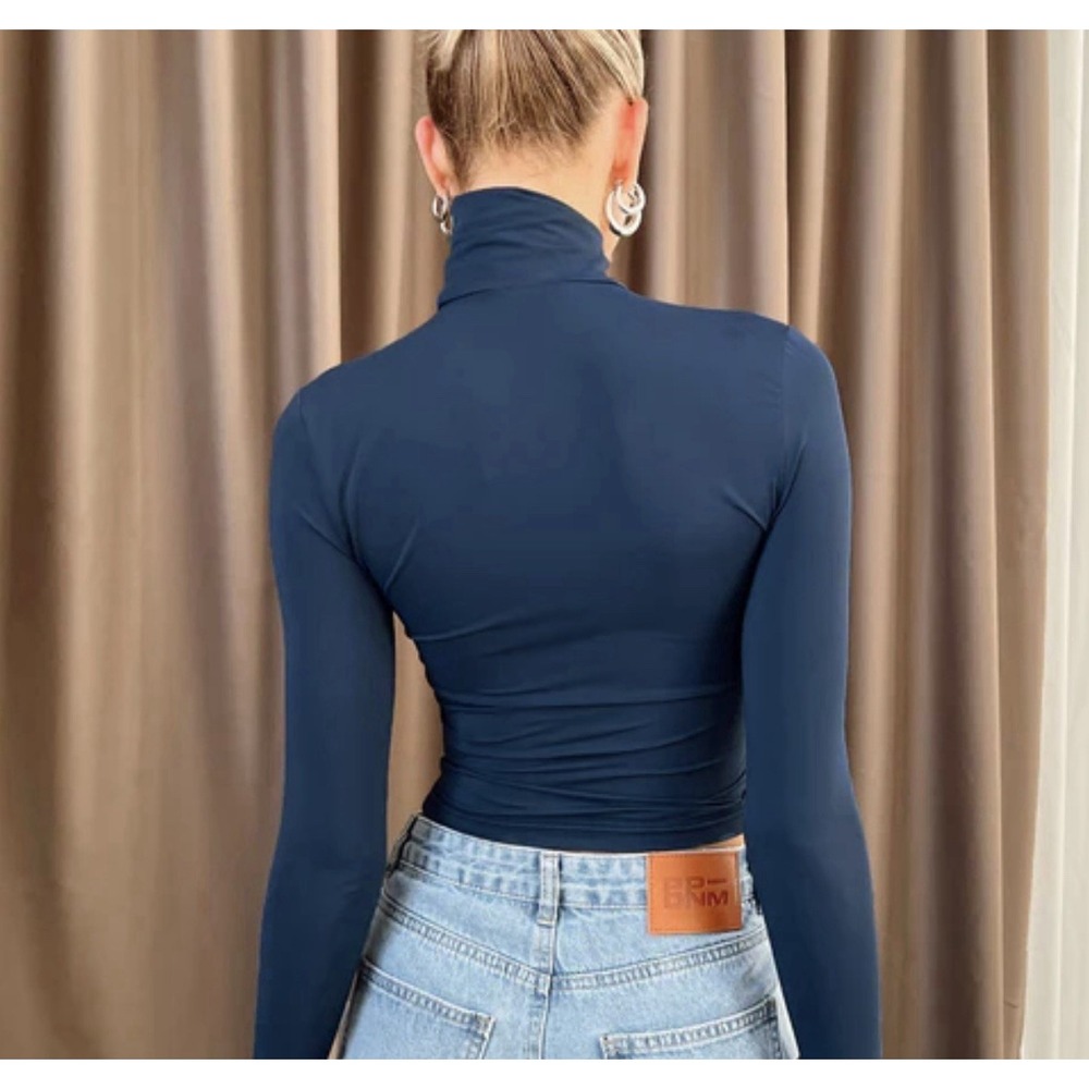 Princess Polly Navy Long Sleeve Turtleneck Top Soft Fit Sz 2 MSRP $46 Thumbholes - Picture 5 of 12